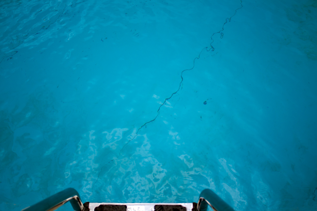 Swimming pool with crack running under the water - Precision Pools, Utah 